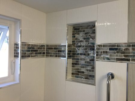 Bathroom Tile with Accent Band and Niche Box Framed with Schluter Quadec - Quadra St.